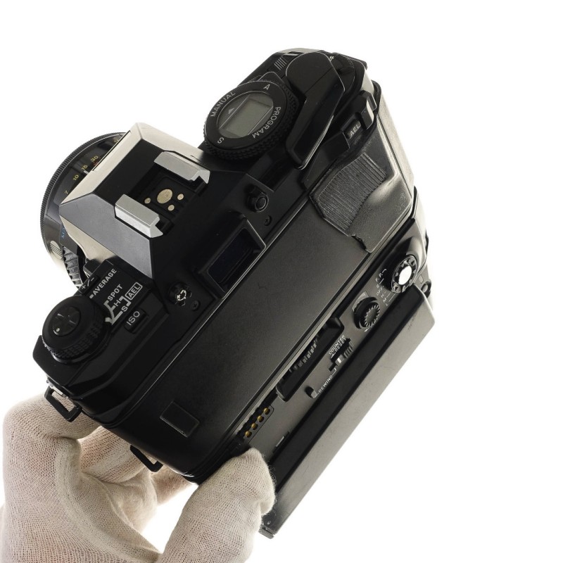 Maxxum 9000 + BP90m battery pack + motor drive md90 + 35-70mm f4