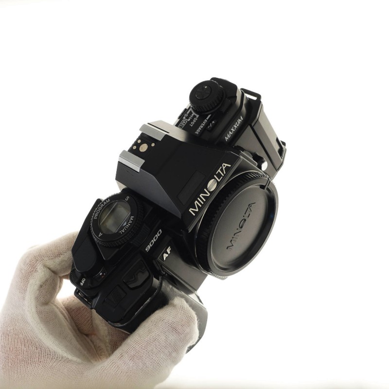 Maxxum 9000 + BP90m battery pack + motor drive md90 + 35-70mm f4