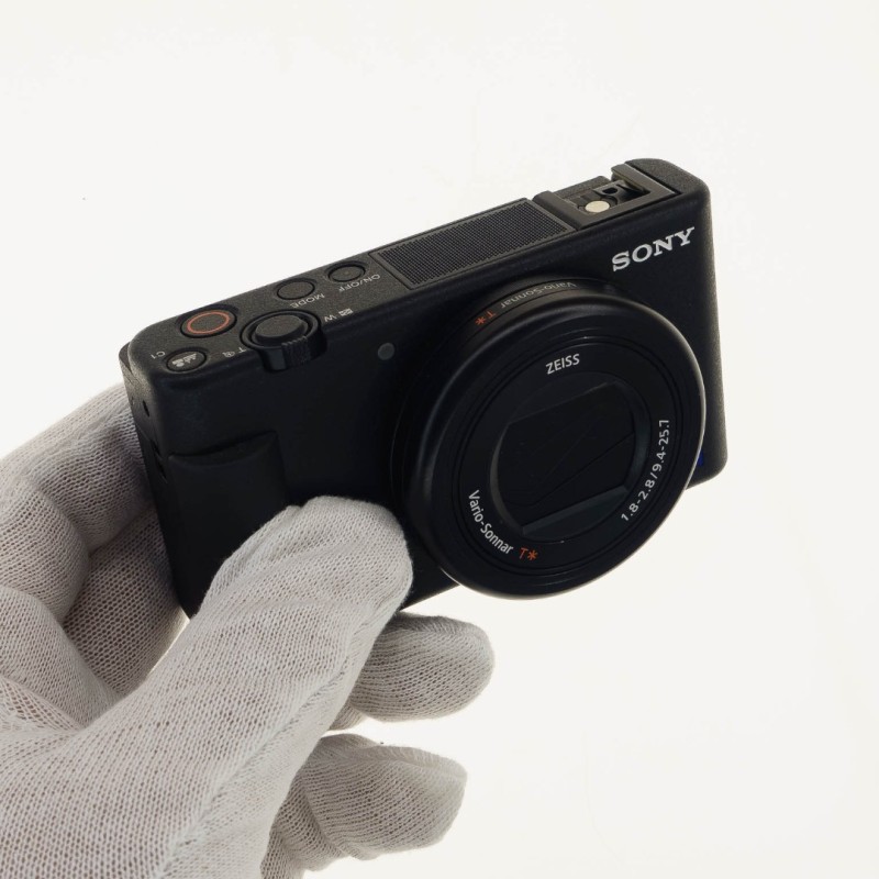 Sony ZV-1 Carl Zeiss 24-70mm f1.8-2.8