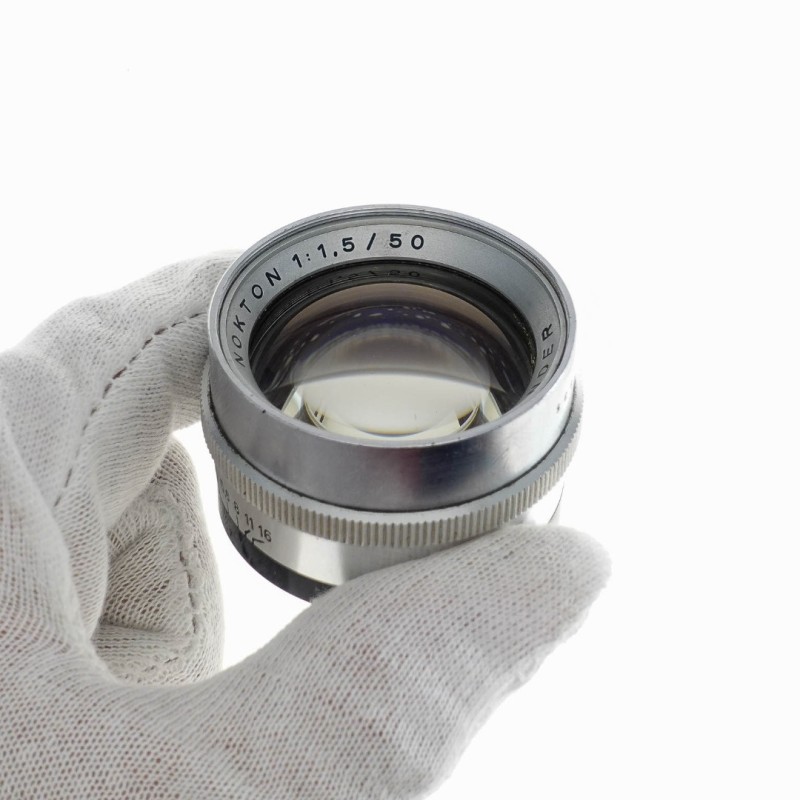Voigtlander Nokton 50mm f1.5 PLATEADO  (prominent)