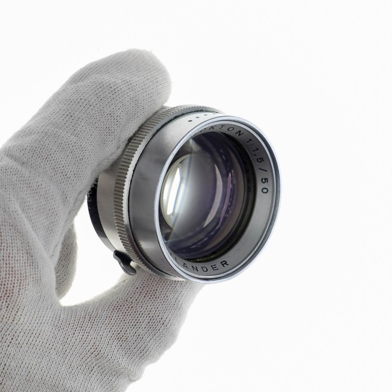 Voigtlander Nokton 50mm f1.5 PLATEADO  (prominent)